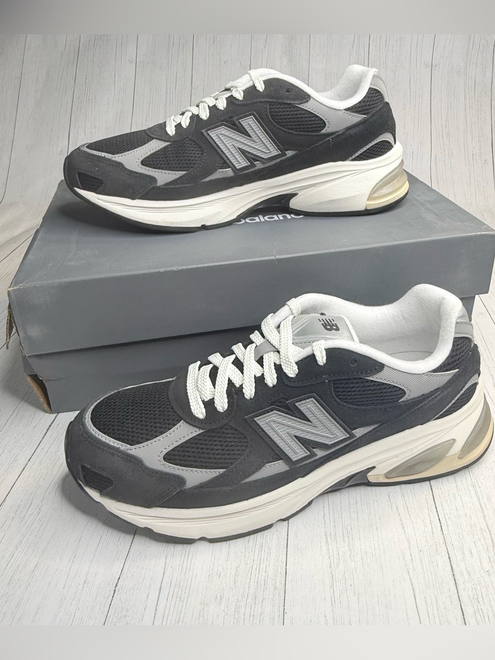 New Balance 2010 ABZORB Black Grey Sneakers Men’s 10.5 Women’s 12 NIB